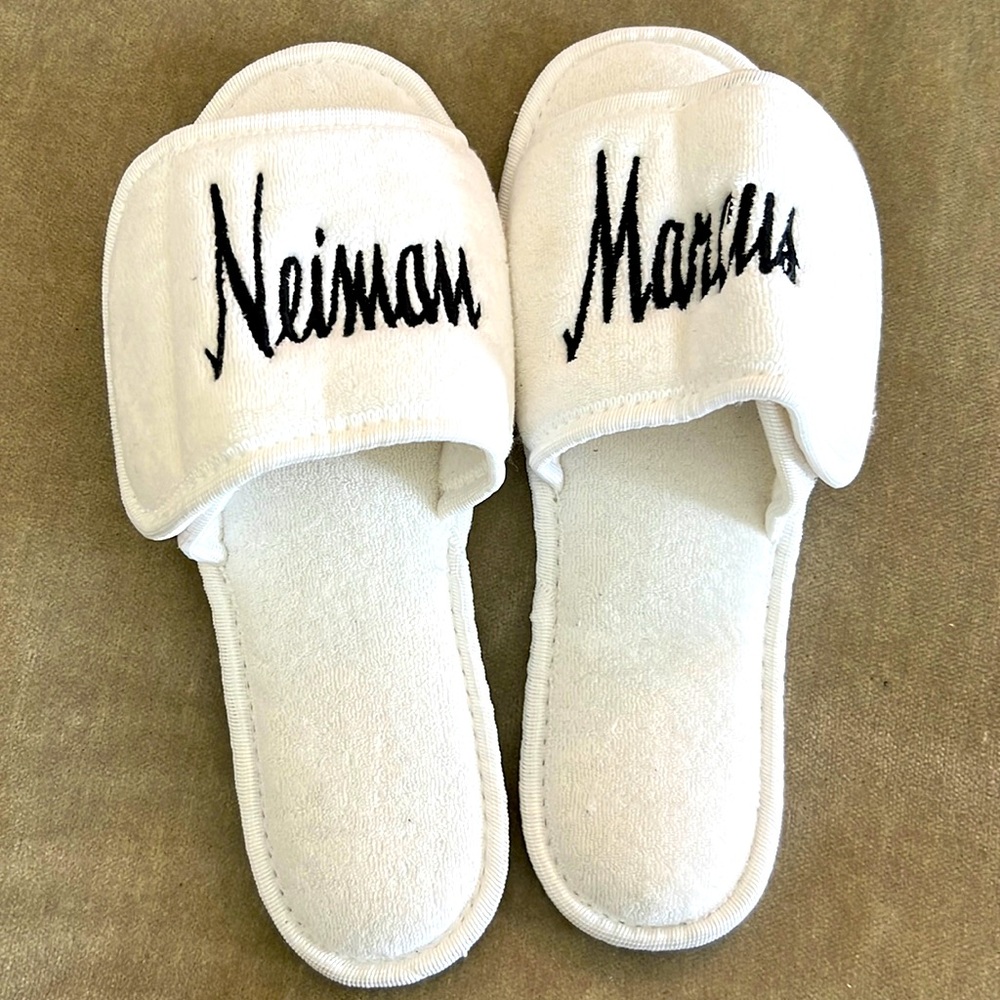Neiman Marcus Premium By Terry Collection Slippers.  Size M